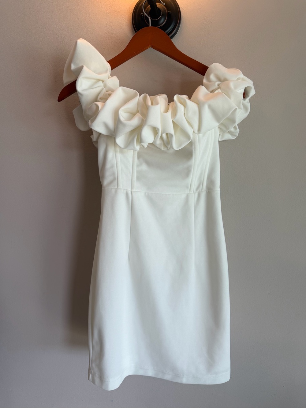 Selfie Leslie White Ruffle Off The Shoulder Mini Dress Size Small AUS 8